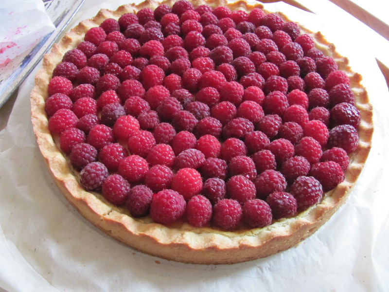 Plat à Tarte Arcopal – Blanc – Verre – Motif Framboises – Occasion